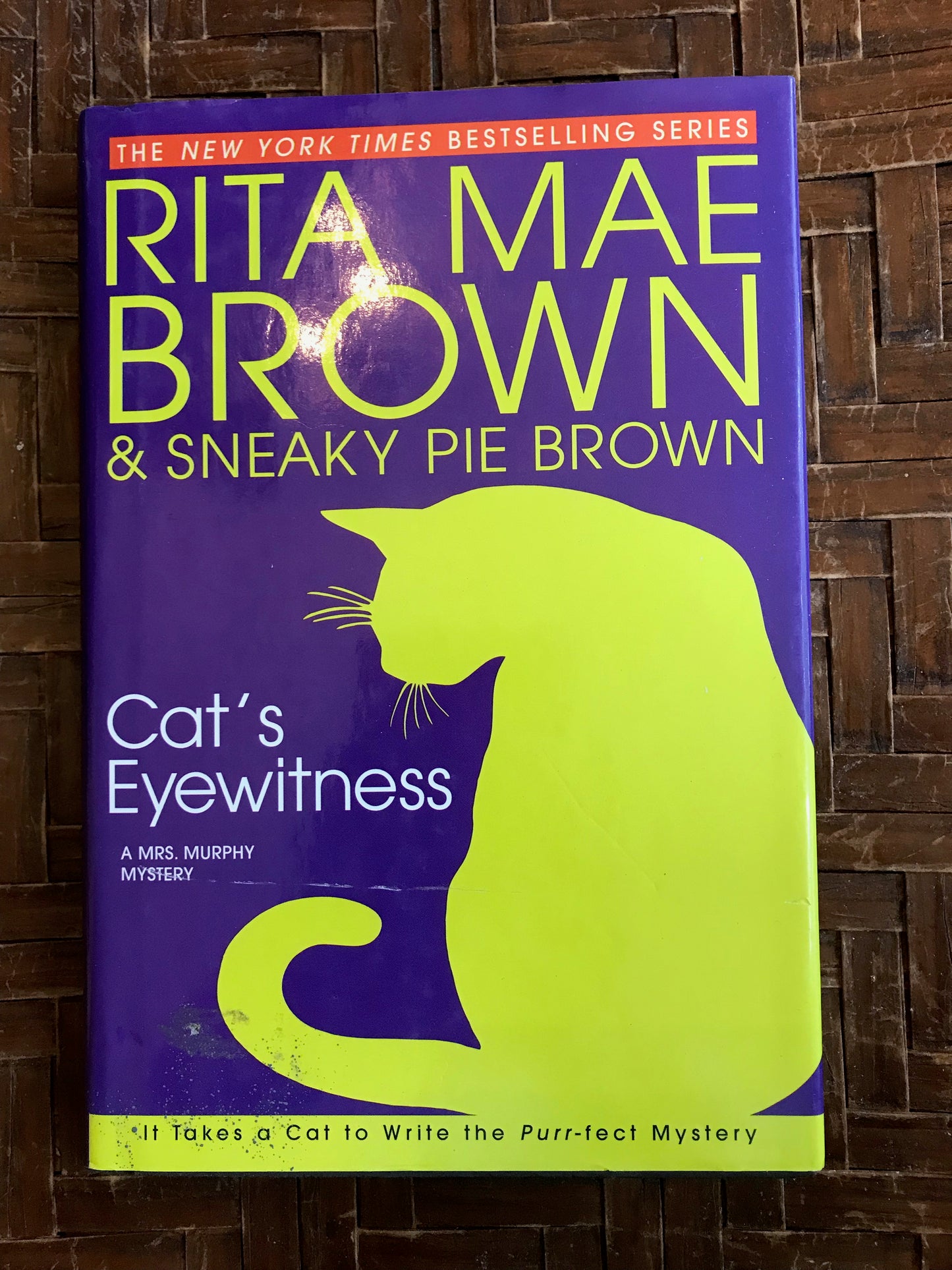 Cat's Eyewitness (Mrs. Murphy Mysteries)