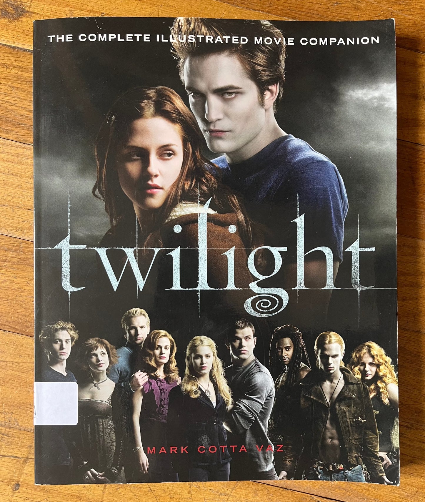 Twilight: The Complete Illustrated Movie Companion