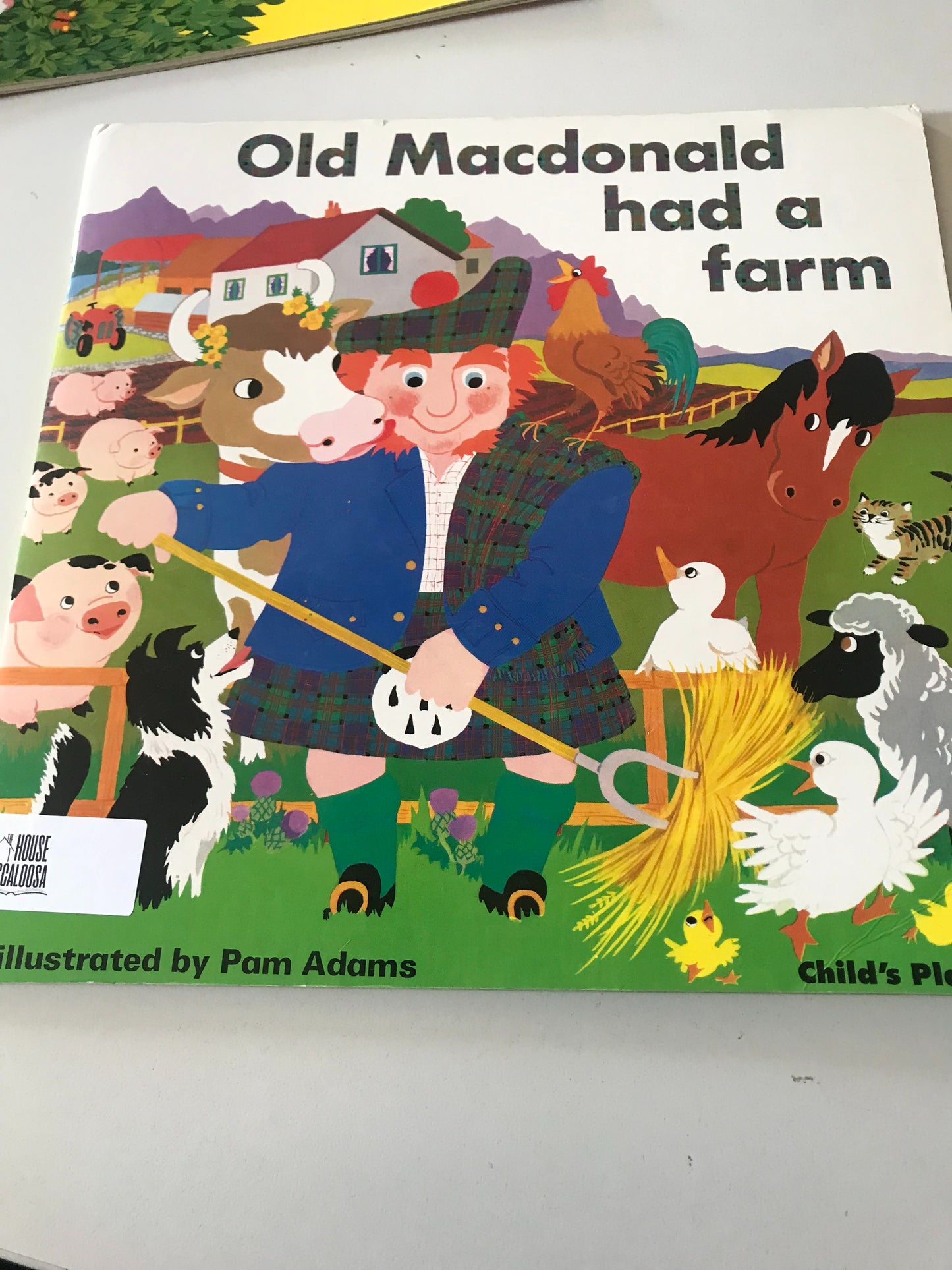 Old Macdonald Had a Farm (Books with Holes)