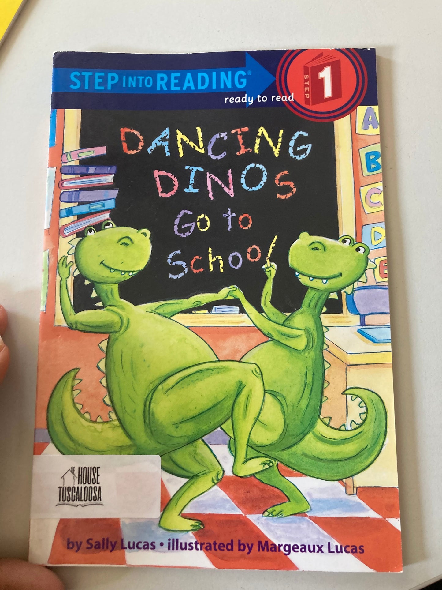 Dancing Dinos Go to School (Step into Reading)