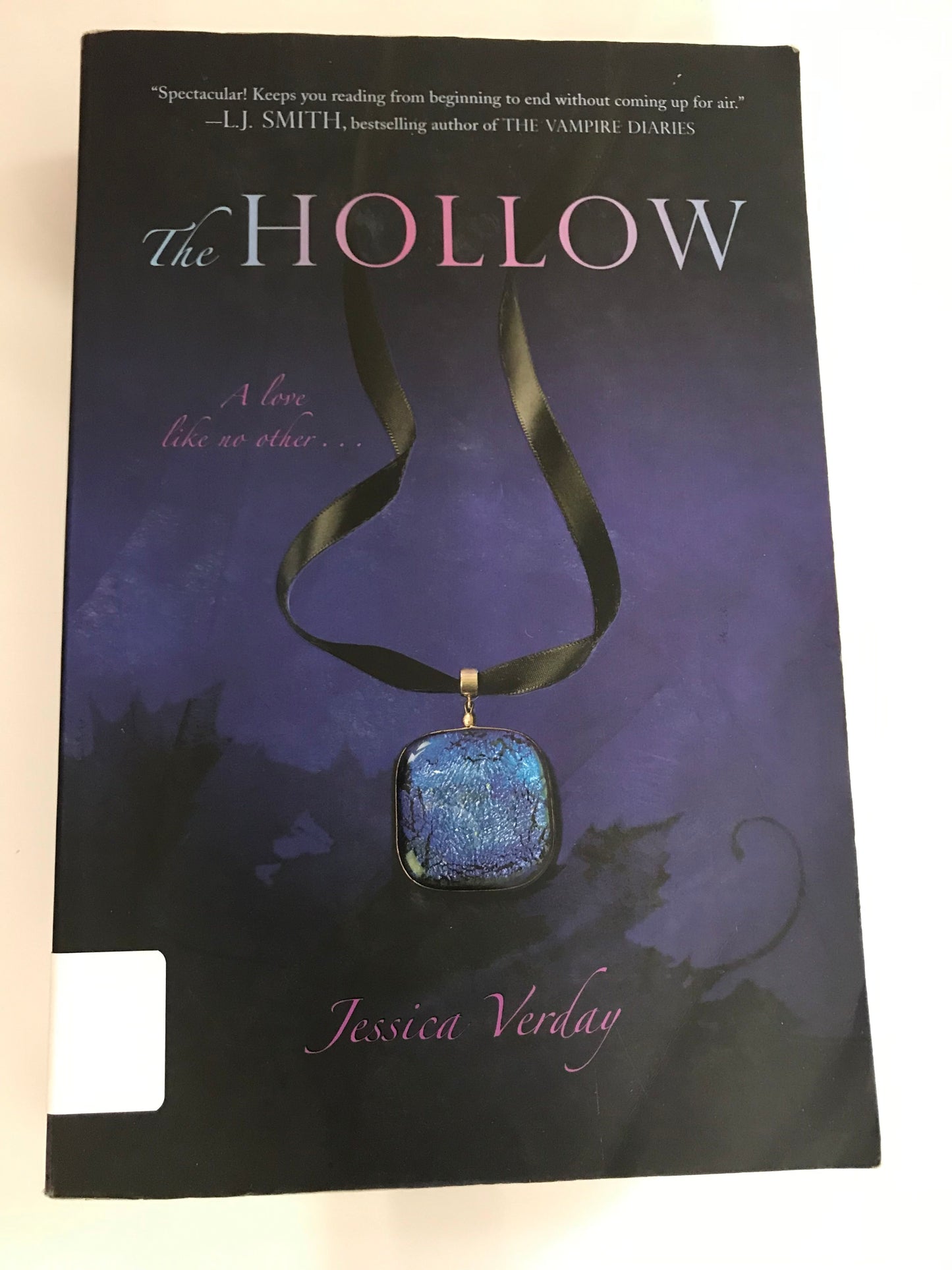 Hollow (Hollow Trilogy (Quality)), The