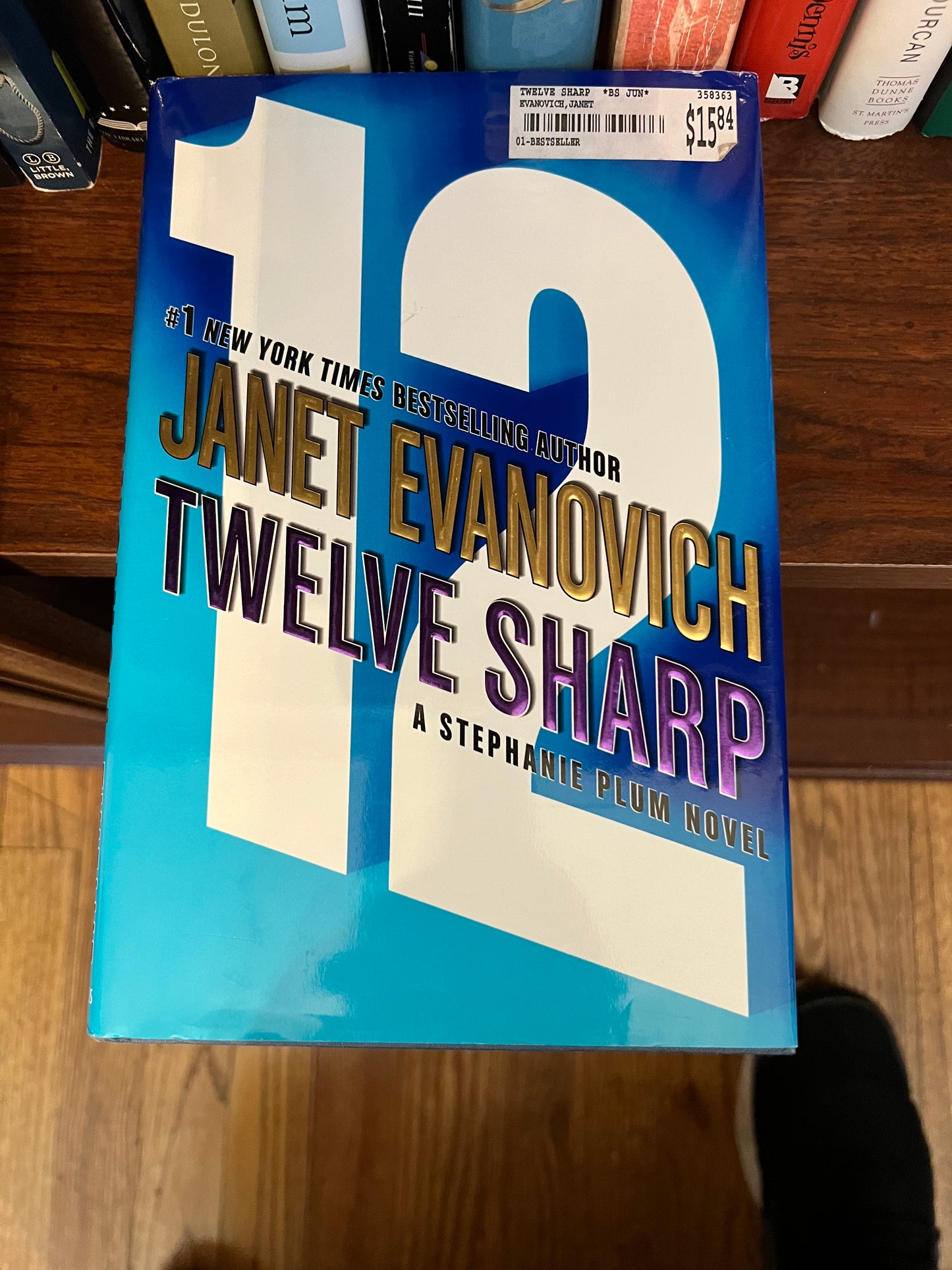 Twelve Sharp (Stephanie Plum, No. 12) (Stephanie Plum Novels)