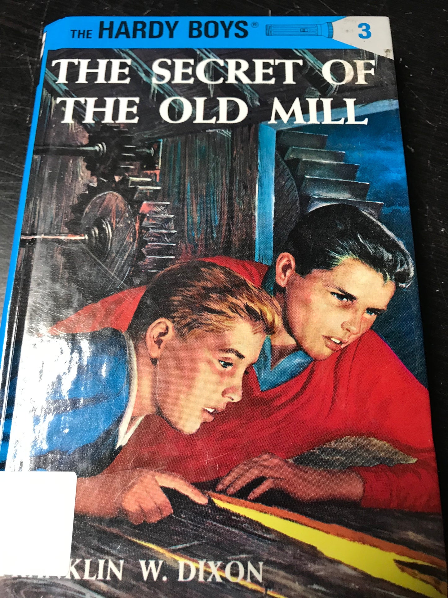 Secret of the Old Mill (Hardy Boys, Book 3), The