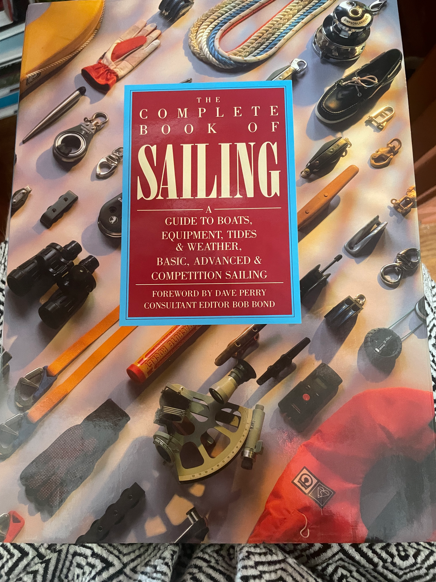 Complete Book of Sailing, The