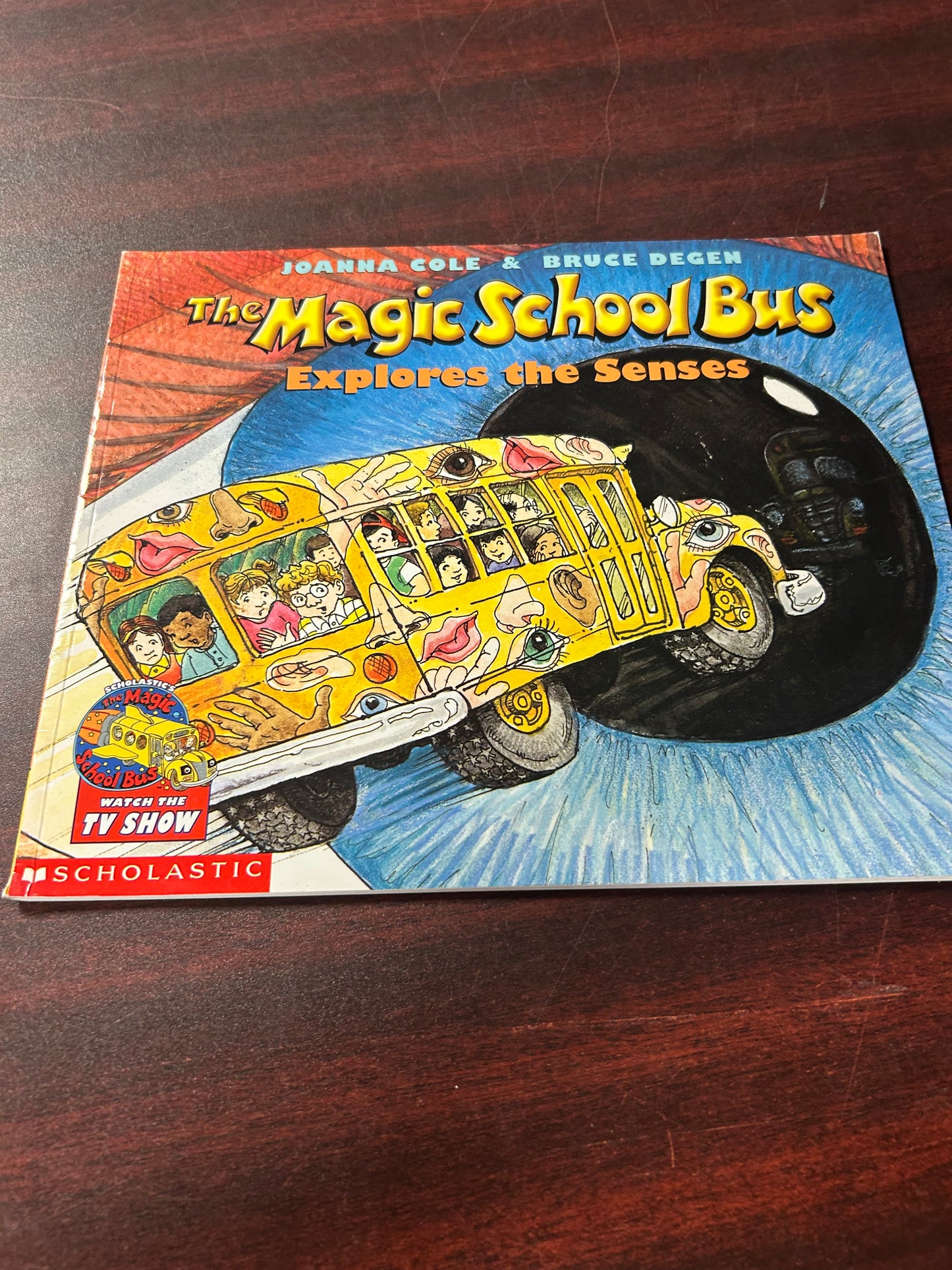 The Magic School Bus Explores the Senses