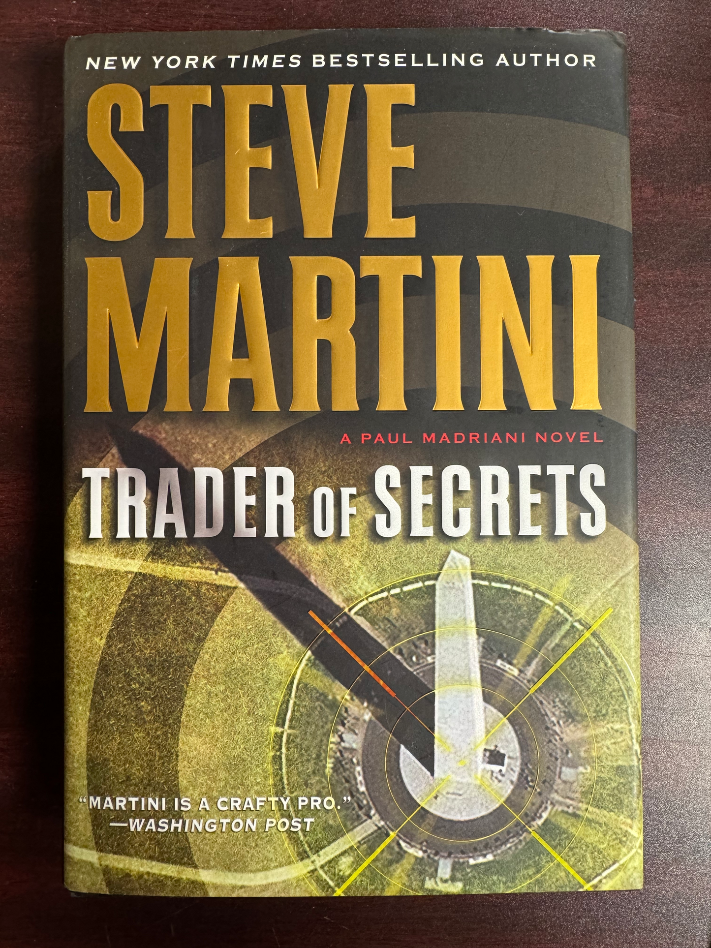 Trader of Secrets: A Paul Madriani Novel (Paul Madriani Novels)