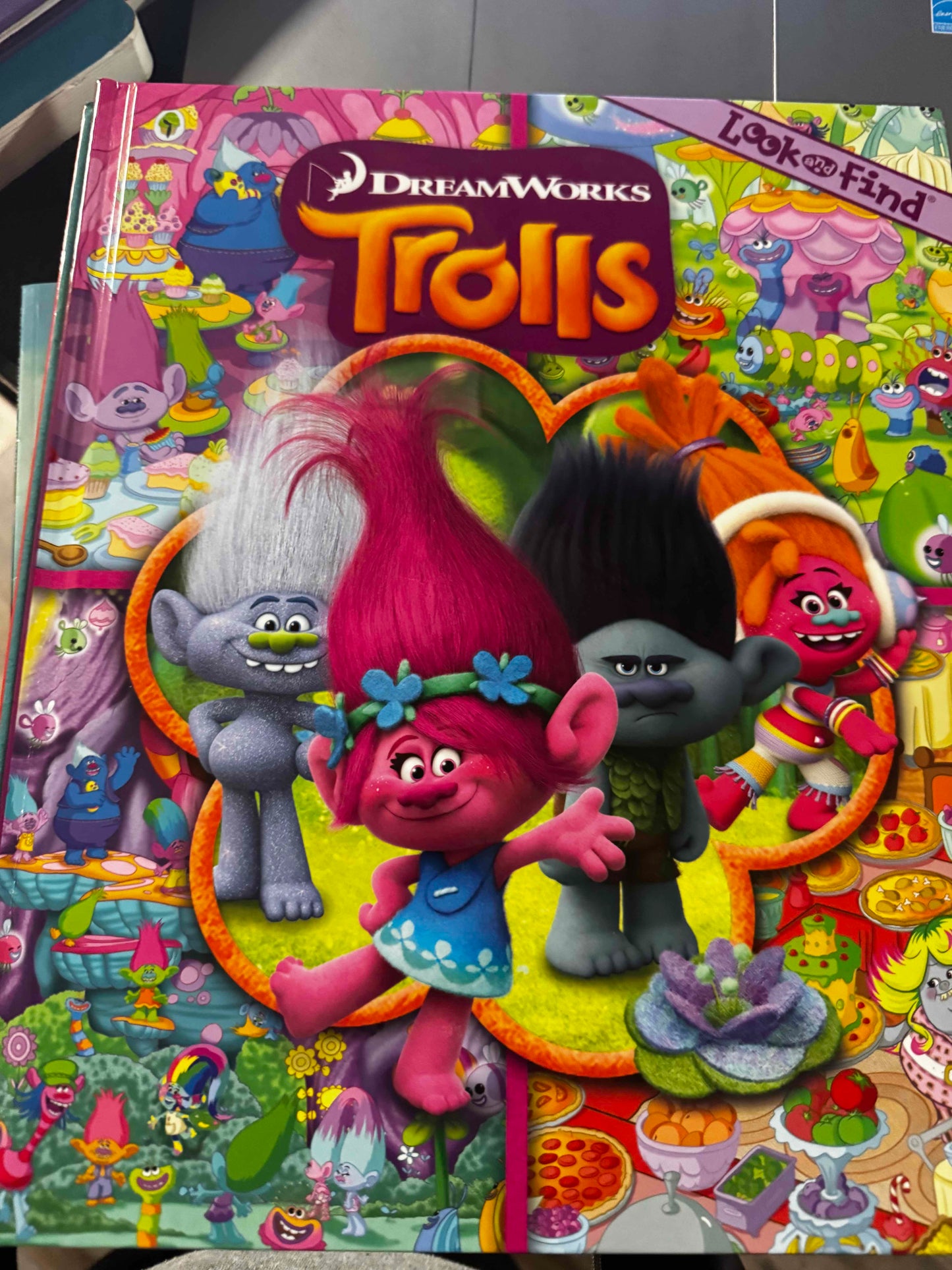 Trolls - Look and Find