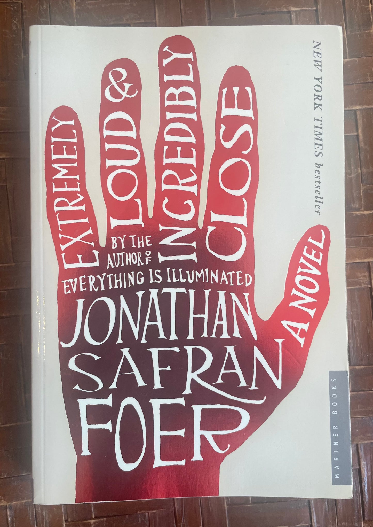 Extremely Loud and Incredibly Close: A Novel