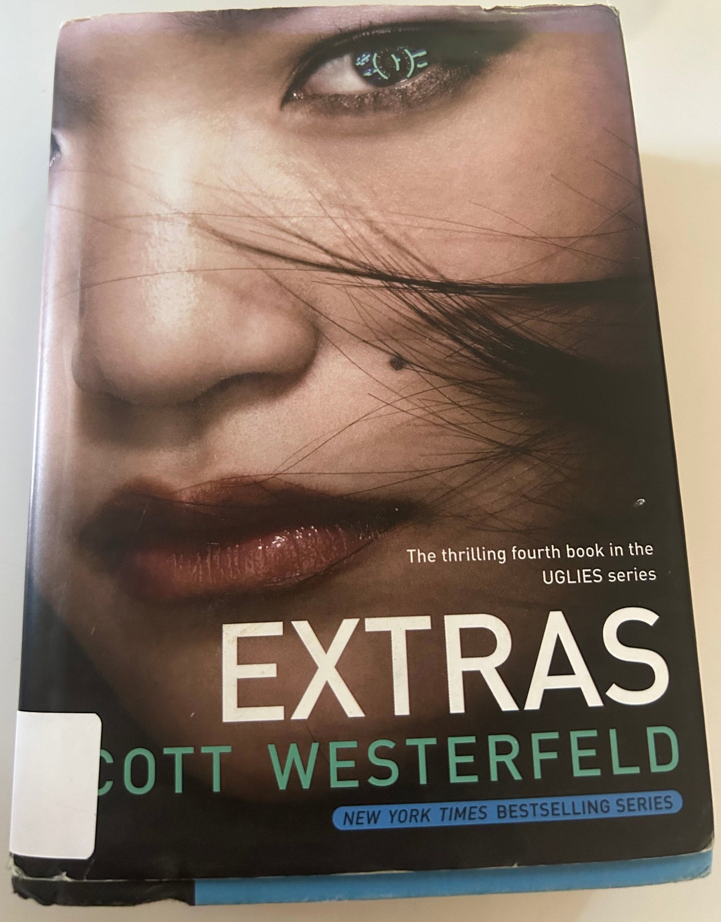 Extras (Uglies Trilogy)