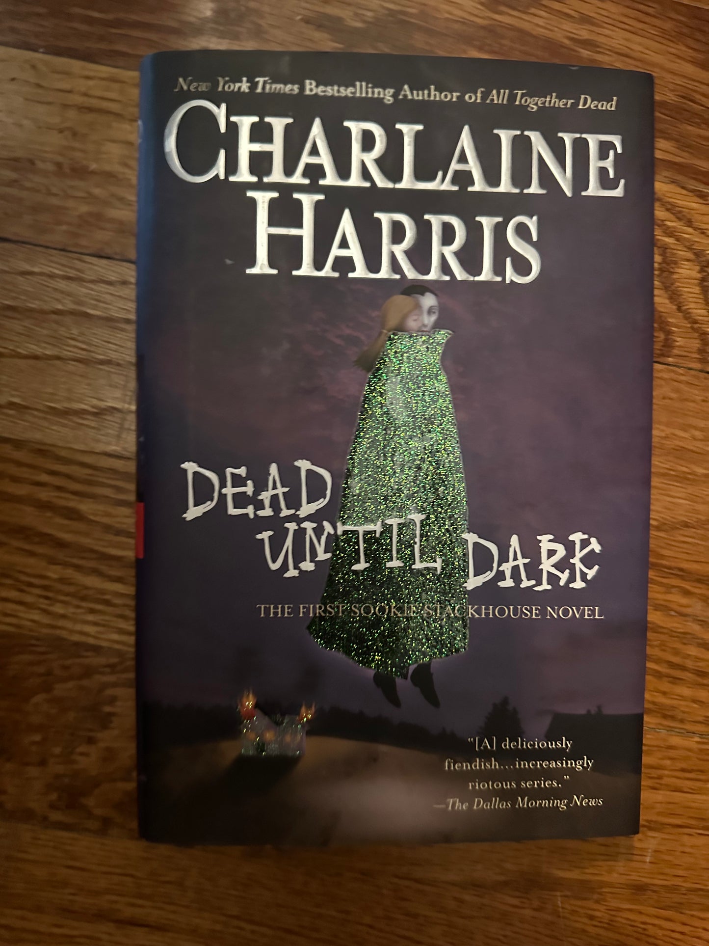 Dead Until Dark (Southern Vampire Mysteries, No. 1)
