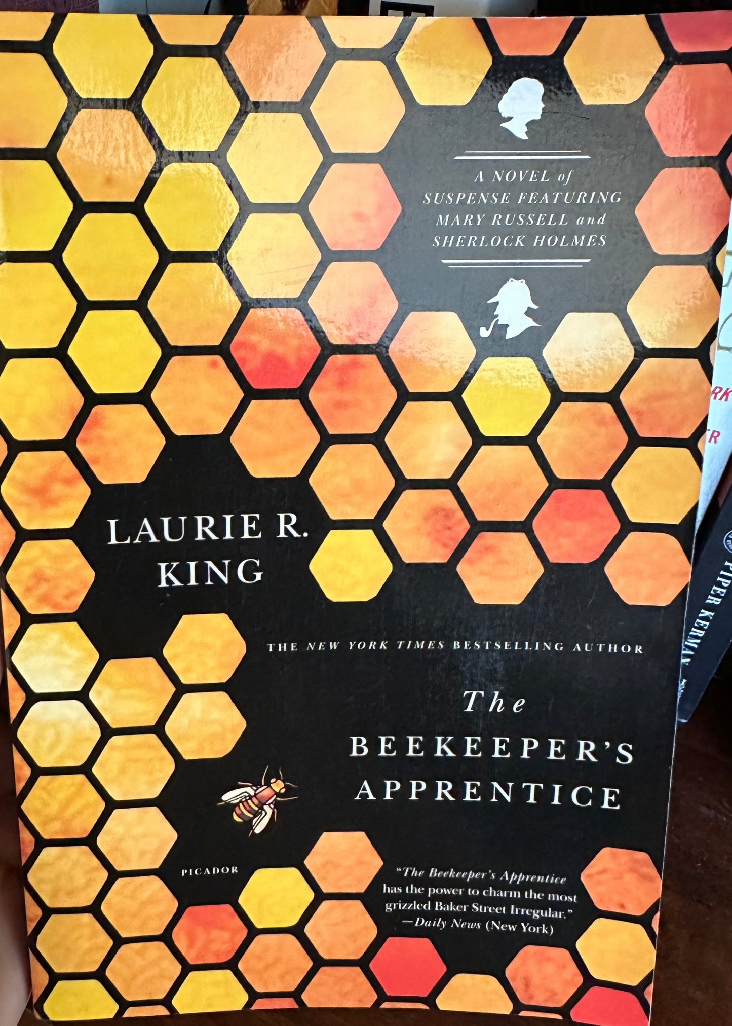 Beekeeper's Apprentice: Or On the Segregation of the Queen (Mary Russell Novels), The