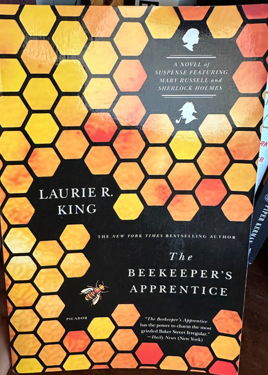 Beekeeper's Apprentice: Or On the Segregation of the Queen (Mary Russell Novels), The