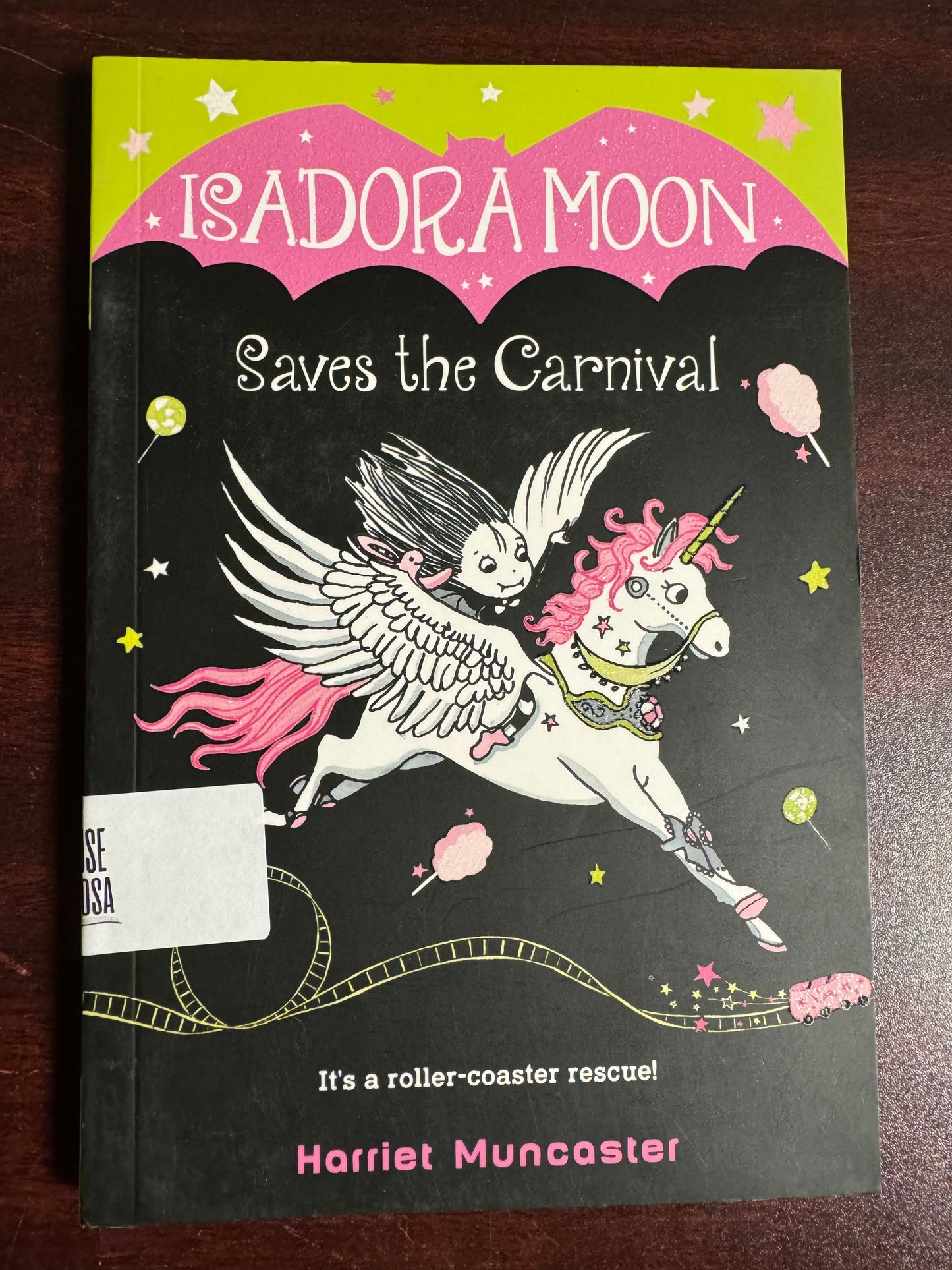 Isadora Moon Saves the Carnival
