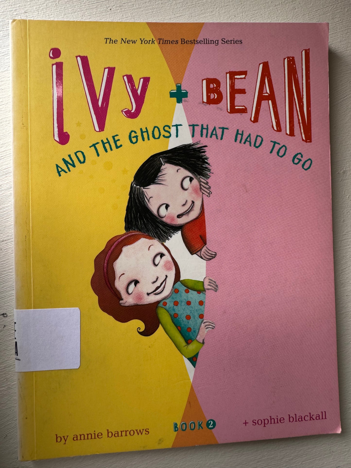 Ivy and Bean and the Ghost that Had to Go (Ivy & Bean, Book 2) (Bk. 2)