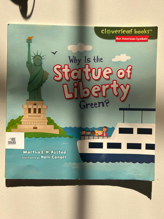 Why Is the Statue of Liberty Green? (Cloverleaf Books: Our American Symbols)