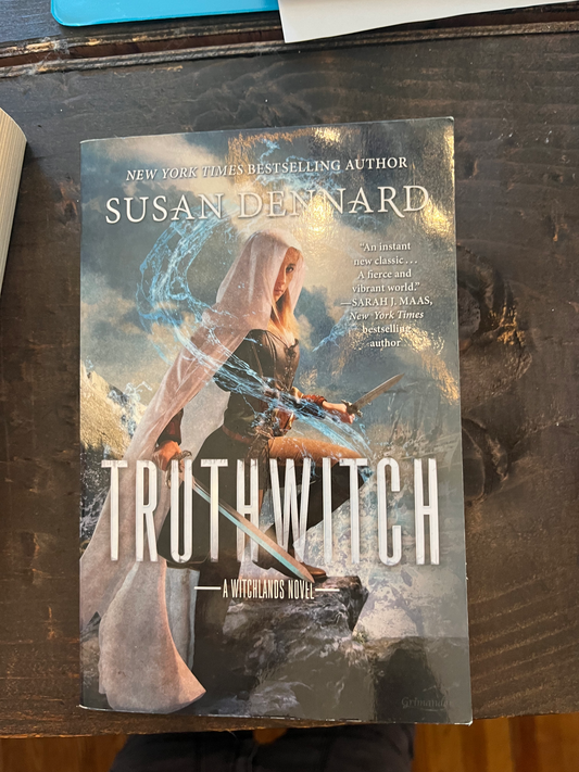 Truthwitch: A Witchlands Novel (The Witchlands)